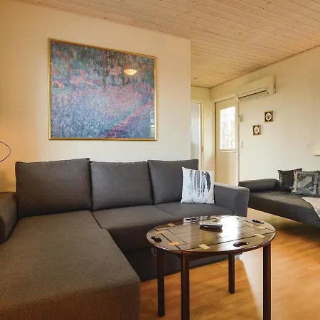 Studio Holiday In